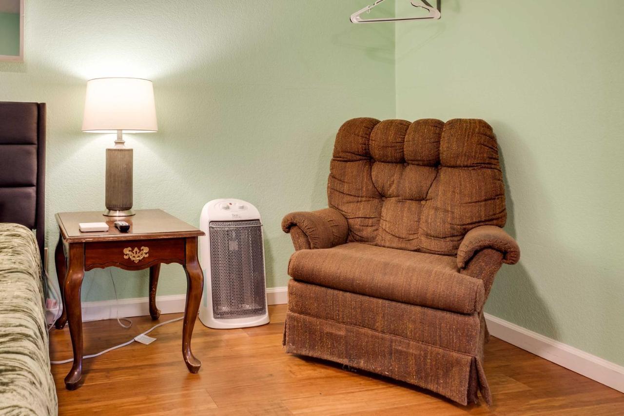 Soothing Studio With Lush Views 2 Mi To Beach! Smith River Luaran gambar